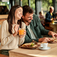 Pareja en restaurante